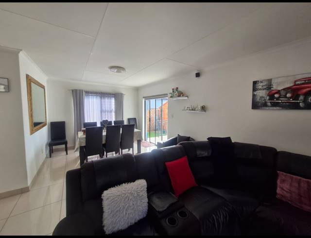 3 BEDROOM TOWNHOUSE TO LET IN PARKRAND
